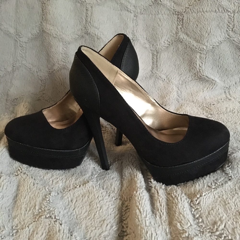 Heels - Picture 3 of 4